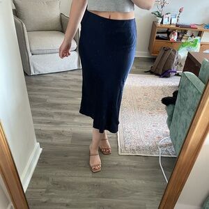 Quince 100% silk navy blue midi skirt